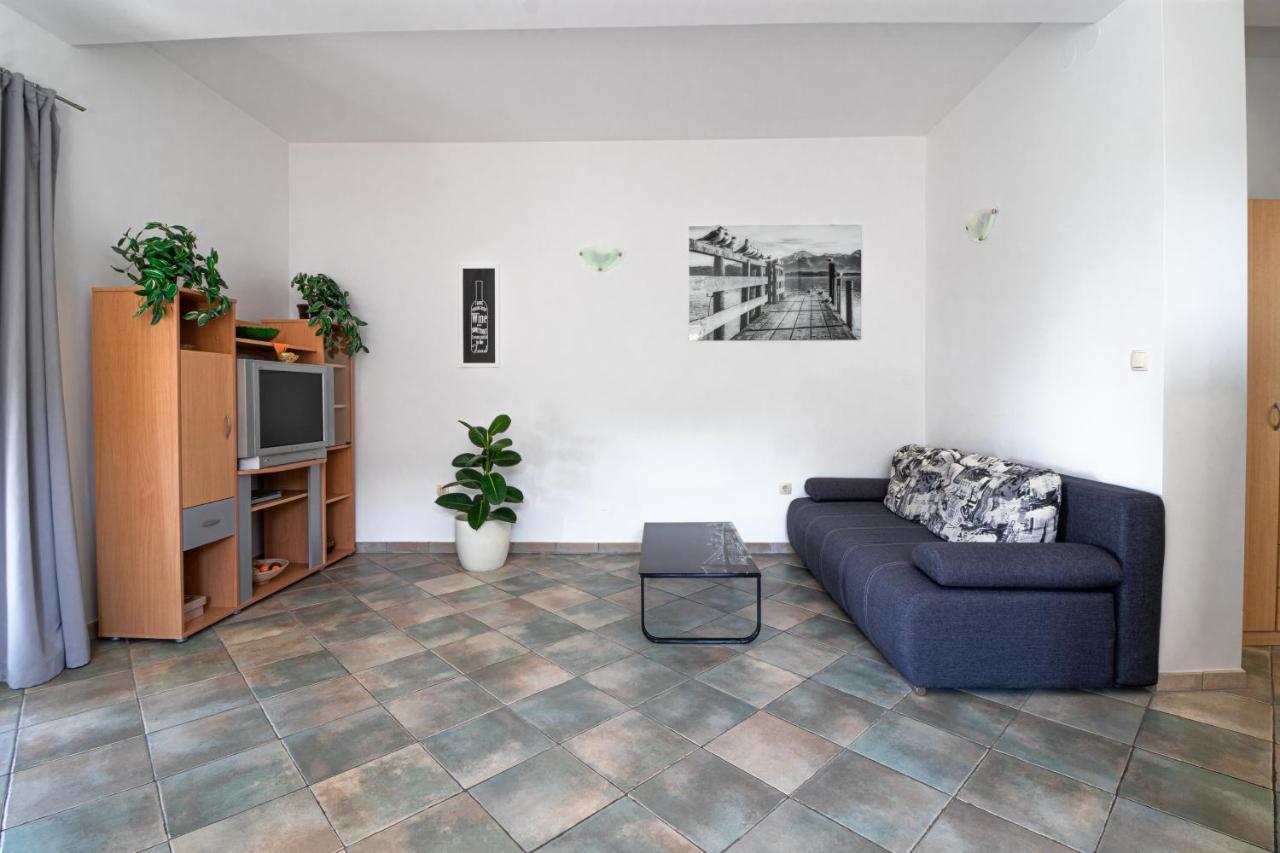 Apartments Sandra คอร์นิช ภายนอก รูปภาพ